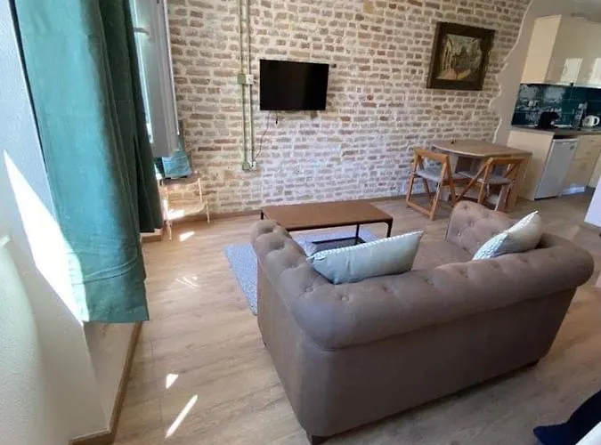 Cosy Old Port Apt In Old Town